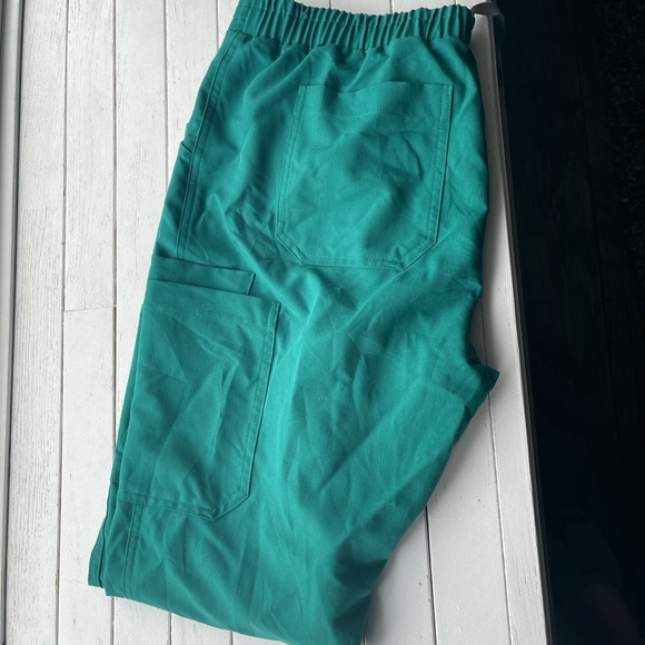 BNWT Figs Yola Scrub Pant - Picture 2 of 2